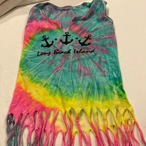 Adorable tie dye LBI tank w fringes